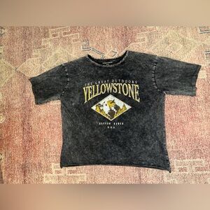 Yellowstone Dutton Ranch stone wash women’s boxy tee roll hem tee size med